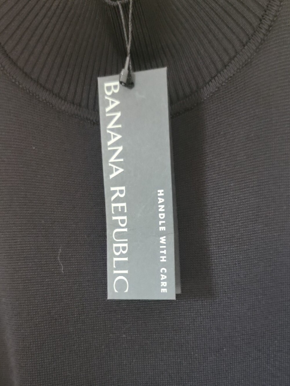 SALE !!--NWT-Banana Republic Black- Mock Neck Sleeveless Tank - Picture 2 of 5